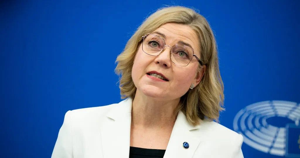 EU tech chief backs global AI rules in wake of extinction warning