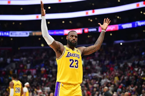 LeBron James to join 76ers for record-extending 24th NBA season