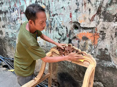 Maypajo, Caloocan furniture makers strive to sustain their craft