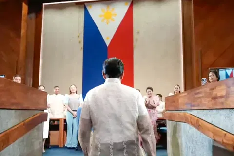 ‘Sa manlulupig, hindi tayo pasisiil’: Marcos sounds alarm on ‘common threat’ in SONA