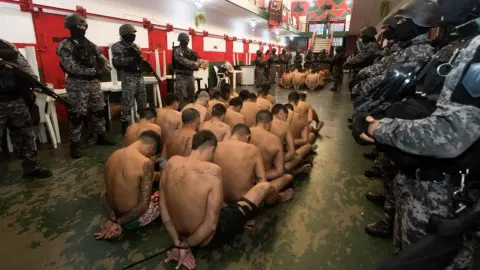 El Salvador Moves to Try 563 Gang Leaders in One Case