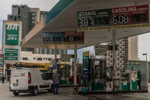 Brazil Extends Fuel-Price Relief Two More Months as Oil Stays Volatile