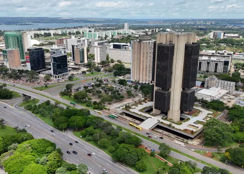 Brazil Targets Lenders Charging Up to 957% a Year