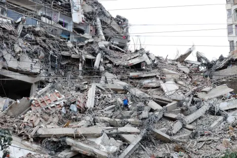 Venezuela’s Quake Spared the Oil but Hit the Budget