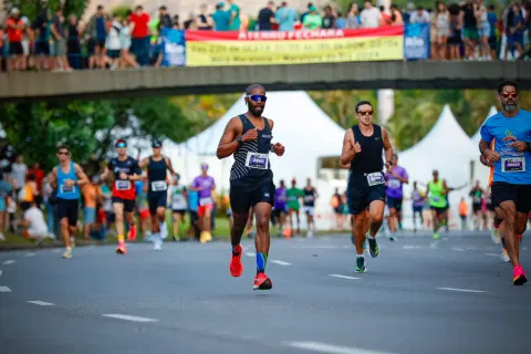 Rio Marathon Draws Record 70,000 Runners and 1,124 Foreigners