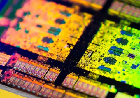 Intel is giving a startup the keys to its x86 (Atom) CPU kingdom