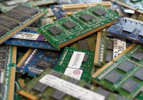 Taiwanese memory manufacturers are borrowing millions to rebuild chip inventories