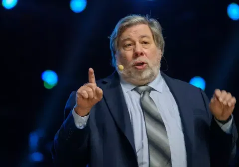 Steve Wozniak mentions AI in graduation speech and gets cheers instead of boos