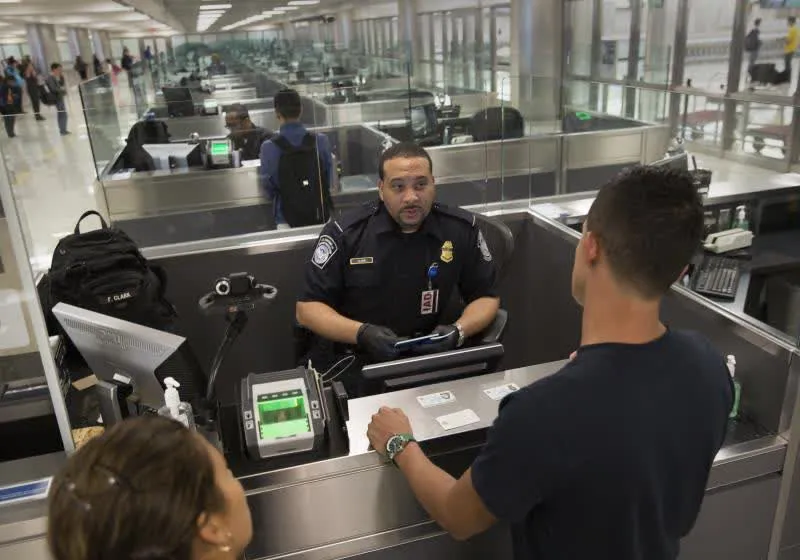 US citizen charged after GrapheneOS phone wipes during airport search