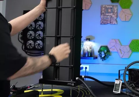 der8auer tests PC chimney effect, dropping CPU temps by 19°C with a 110cm 3D-printed tower