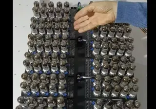A tinkerer built an 8-bit computer from 460 vacuum tubes that runs software but needs a stepladder for repairs