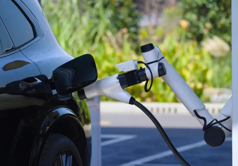 Geely's new charging system takes EVs from 10% to 70% in 4 minutes, 30 seconds
