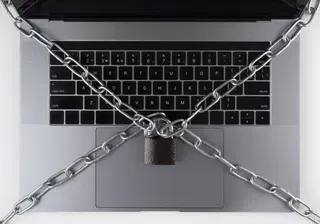 Fake "locked computer" alerts in Google Ads are tricking users into calling tech-support scammers