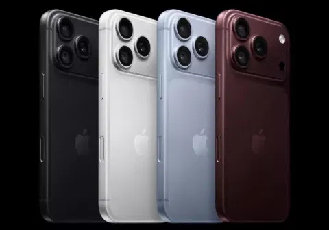 Some iPhone 18 Pro Max owners are losing cell service, and Apple's fix is an entirely new phone