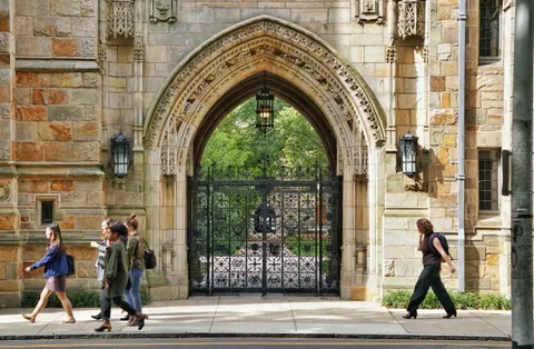 Yale seniors decry new mission statement focused on knowledge over ‘improving the world’