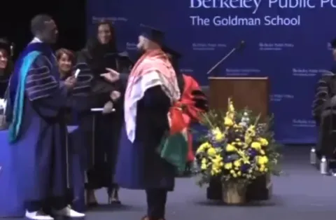 VIDEO: Palestinian flag dispute briefly halts UC Berkeley graduation ceremony