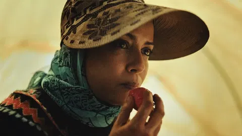 ‘Strawberries’ Review: Moroccan Drama Exposes Bleak Lives of Migrant Workers