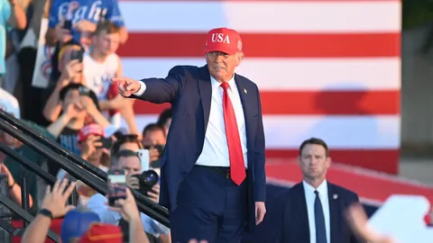 Trump Torches Freedom 250 Dropout Artists, Suggests a Speech Instead – ‘With Much Larger Audiences Than Elvis’