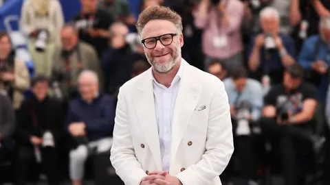 Seth Rogen Blasts ‘Stupid Dog S–t’ AI Films, Insists Anyone Who Uses It ‘Shouldn’t Be a Writer’ | Video