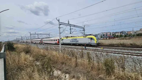 �erkezk�y'de yolcu treni raydan ��kt�